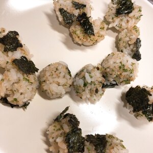 青のりとおかかで 離乳食期のミニミニおにぎり レシピ 作り方 By りっさんさん 楽天レシピ 青のりとおかかで 離乳食期のミニミニおにぎり レシピ 作り方 By りっさんさん 楽天レシピ